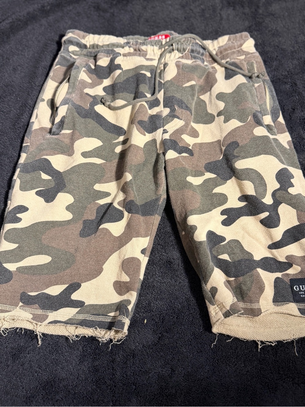 Vintage Guess Camouflage Cutoff Sweat Shorts Baggy Distressed Cargo Unisex Sz S